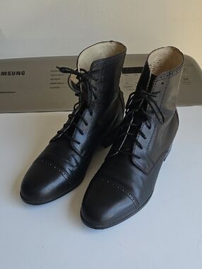 Ariat Women's Black Lace Up Leather Women 9.5 B